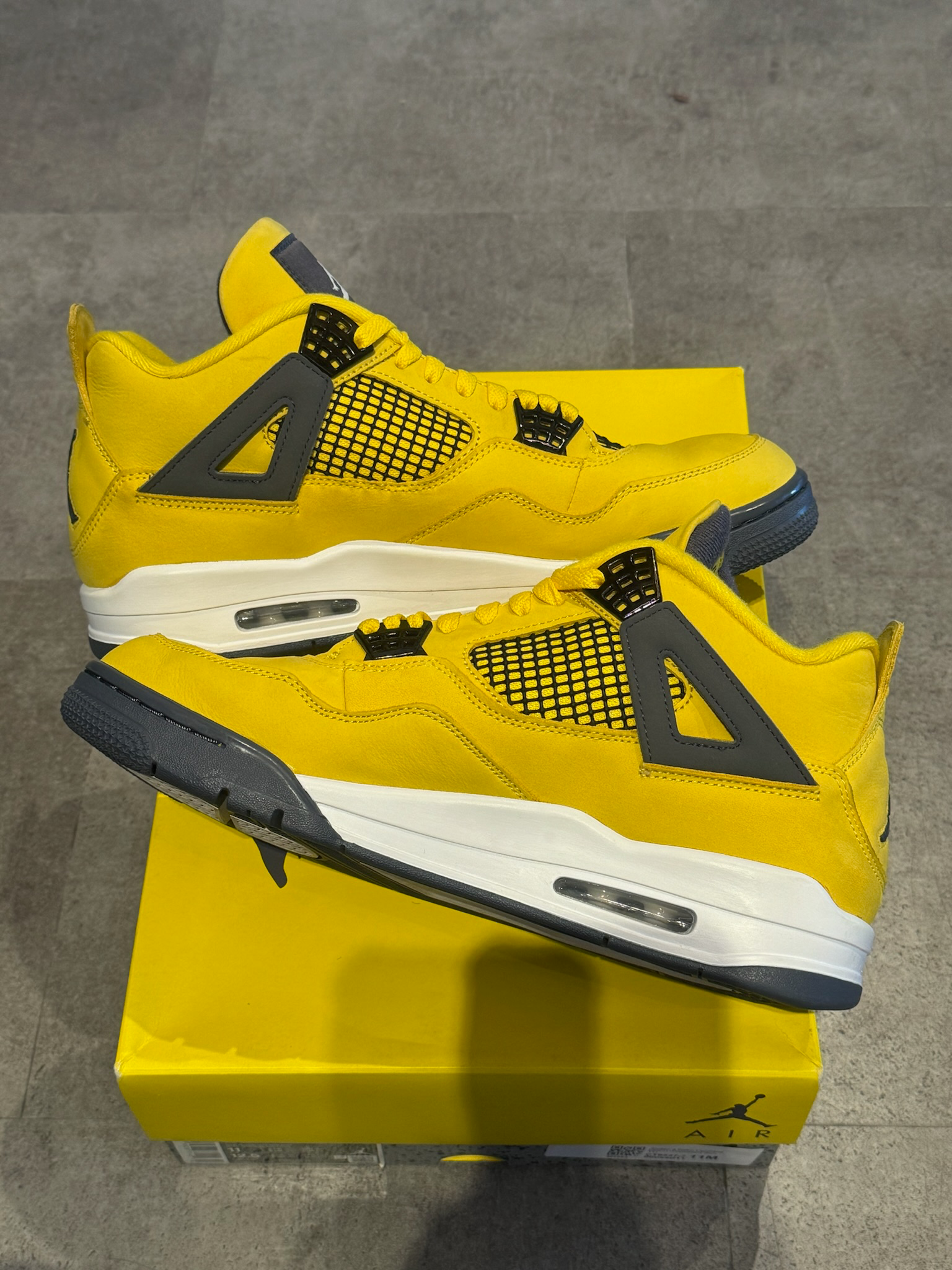 Jordan 4 Retro Lightning (2021) (Preowned Size 11)