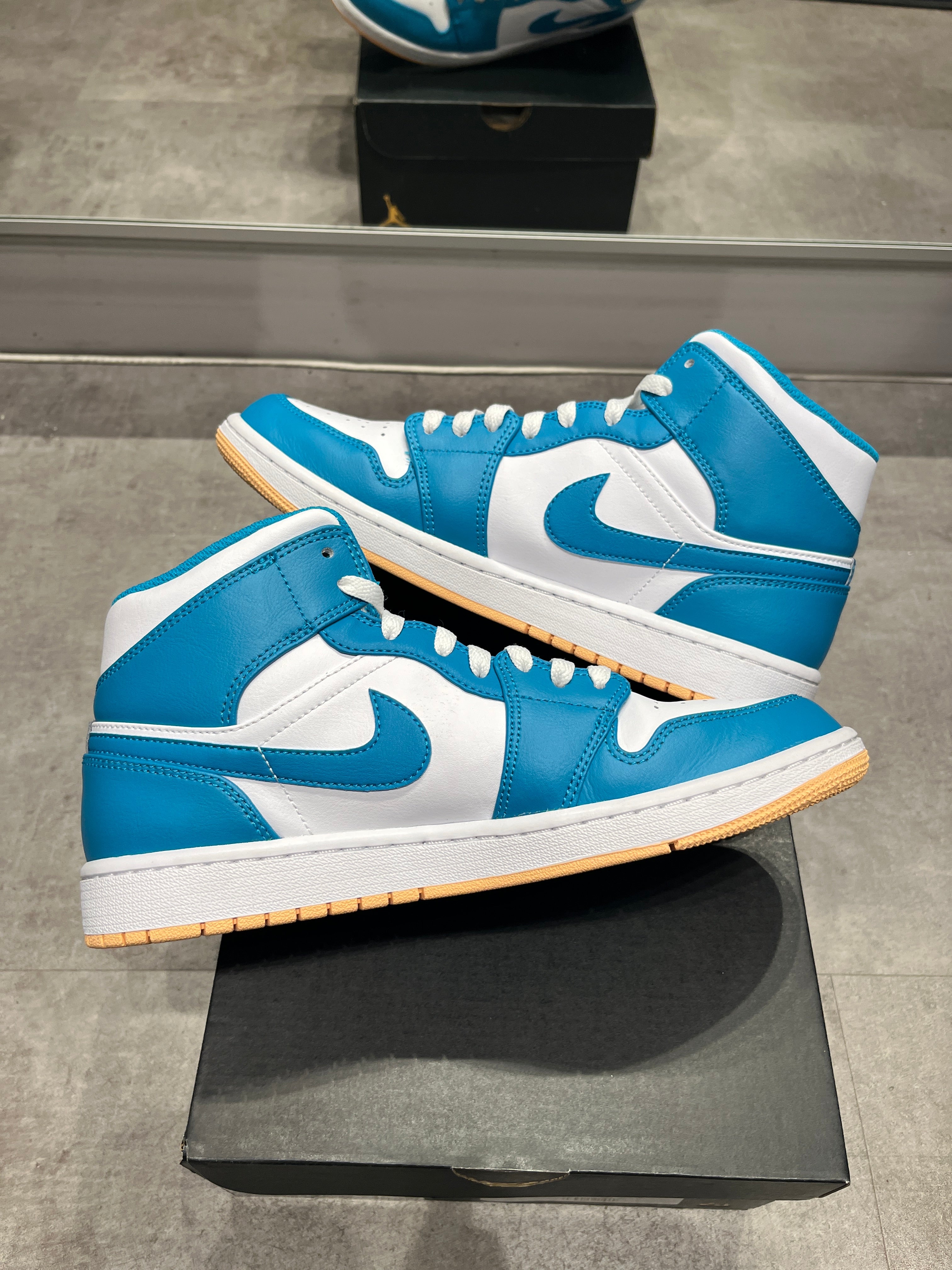 Jordan 1 Mid Aquatone (Preowned)