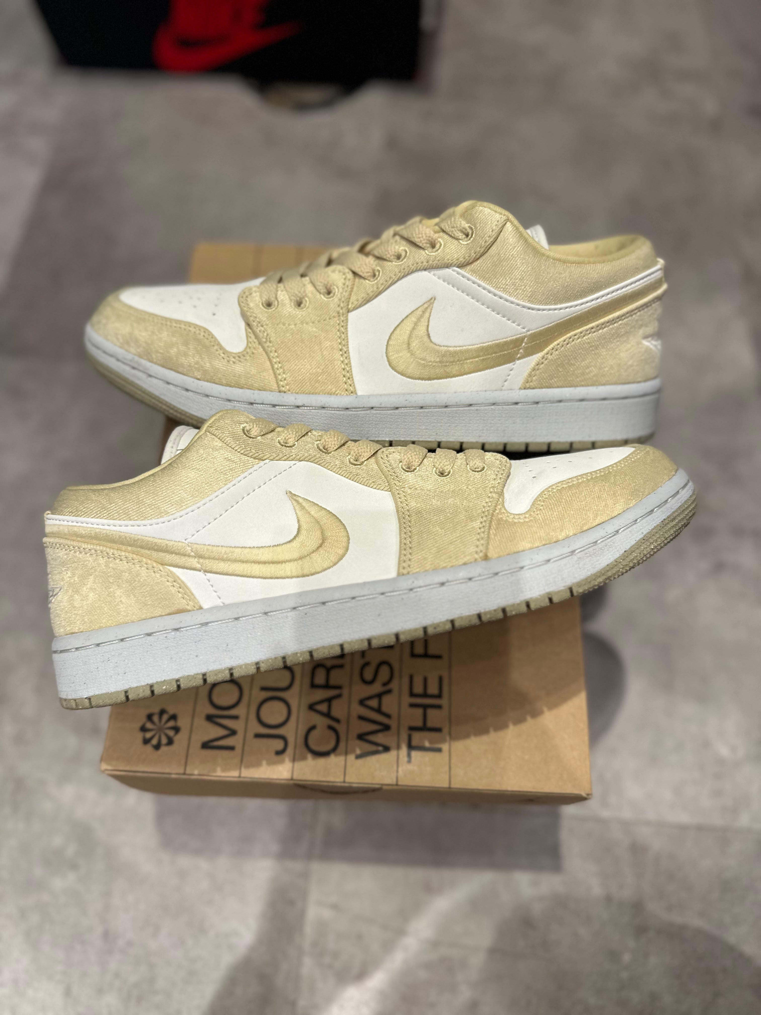 Jordan 1 Low SE Team Gold (Preowned)