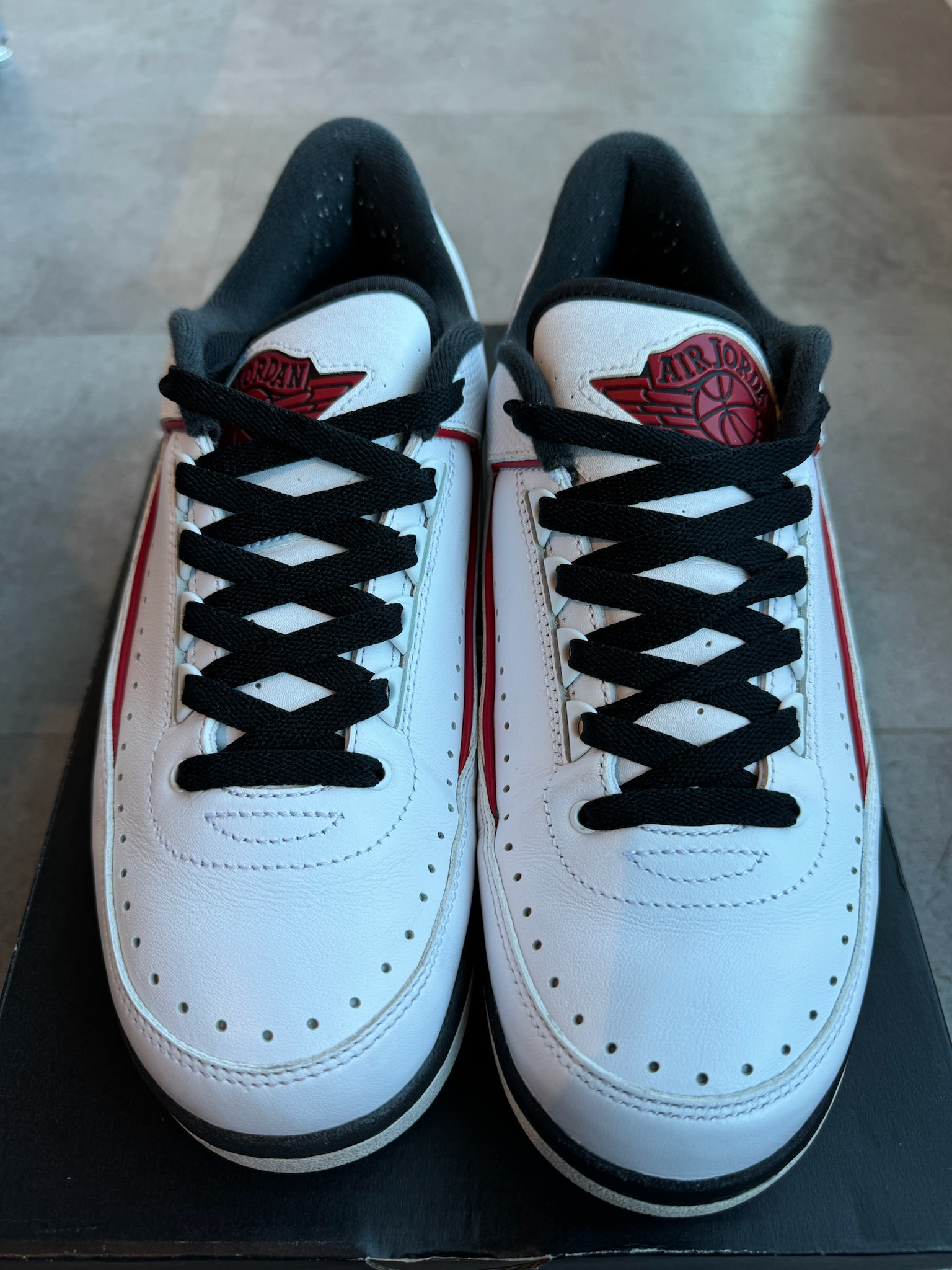 Jordan 2 Retro Low Chicago (2016) (Preowned Size 9)