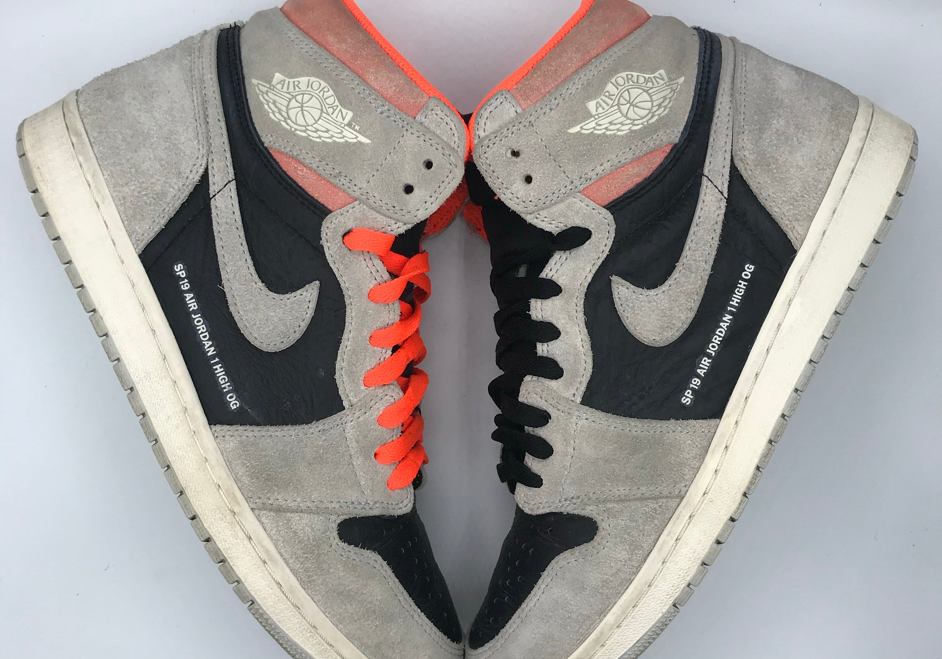 Jordan 1 Retro High Neutral Grey Hyper Crimson (Preowned)