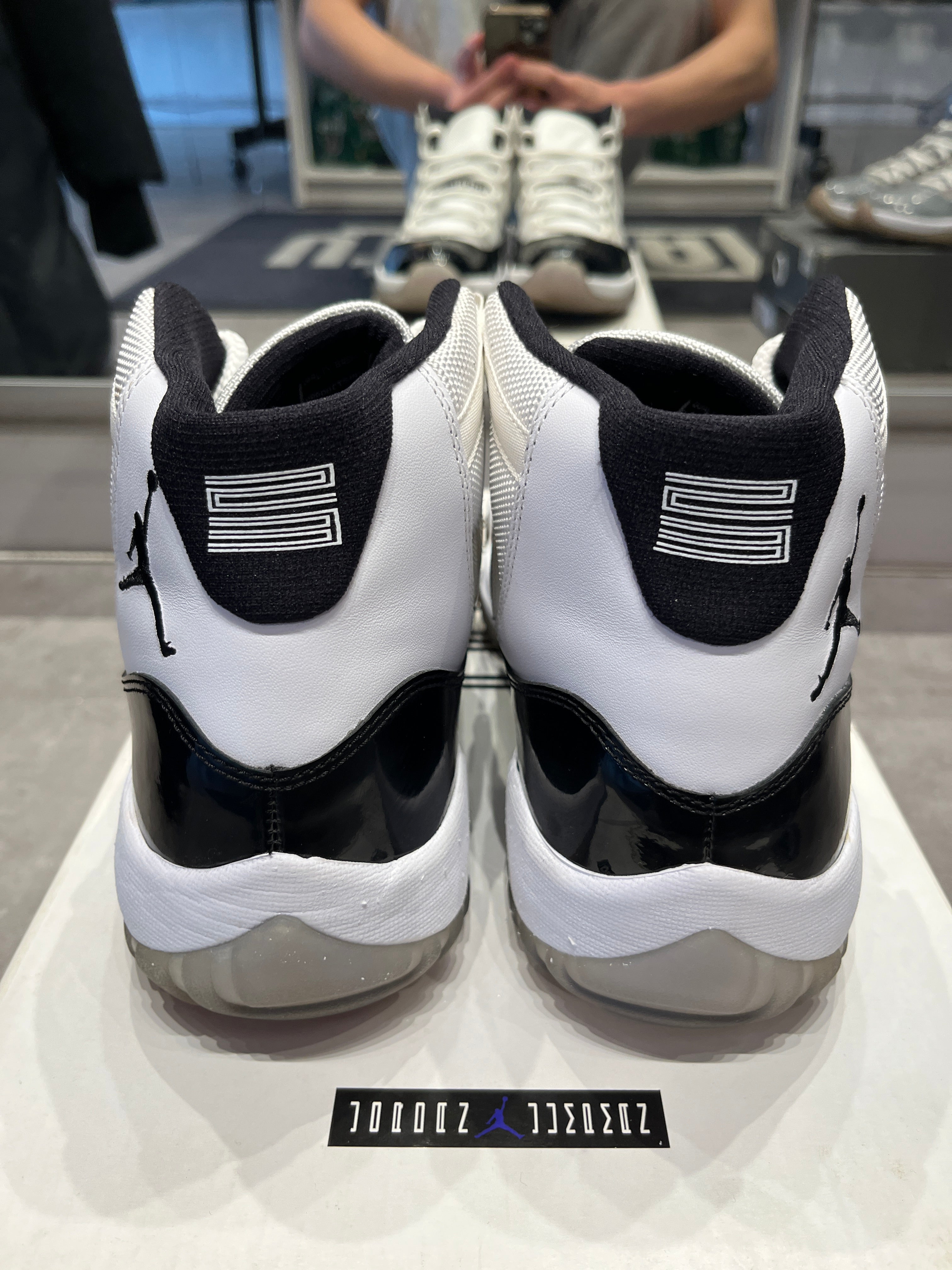 Jordan 11 Retro Concord (2011) (Preowned Size 10 9.5/10)