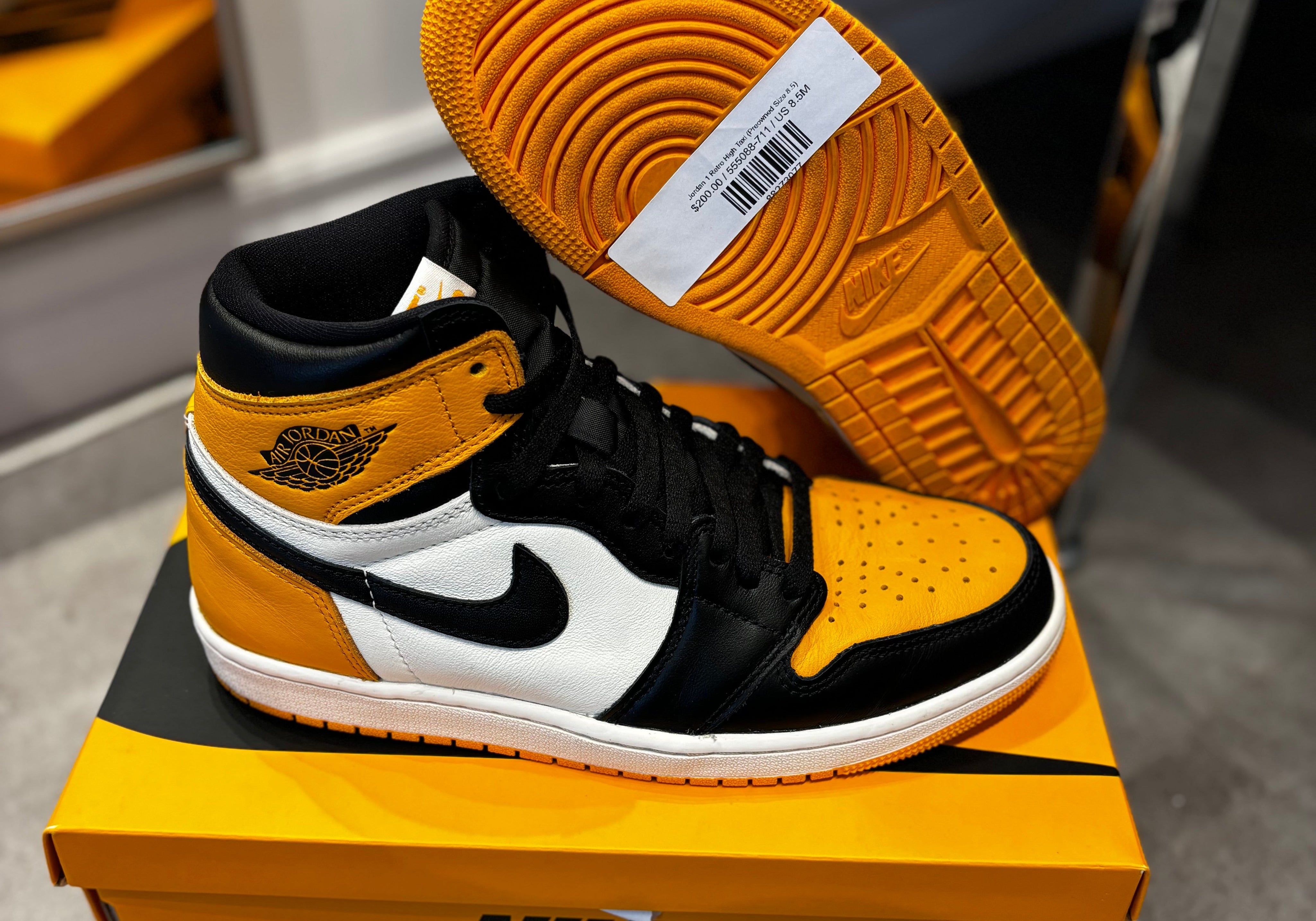 Jordan 1 Retro High Taxi (Preowned Size 8.5)