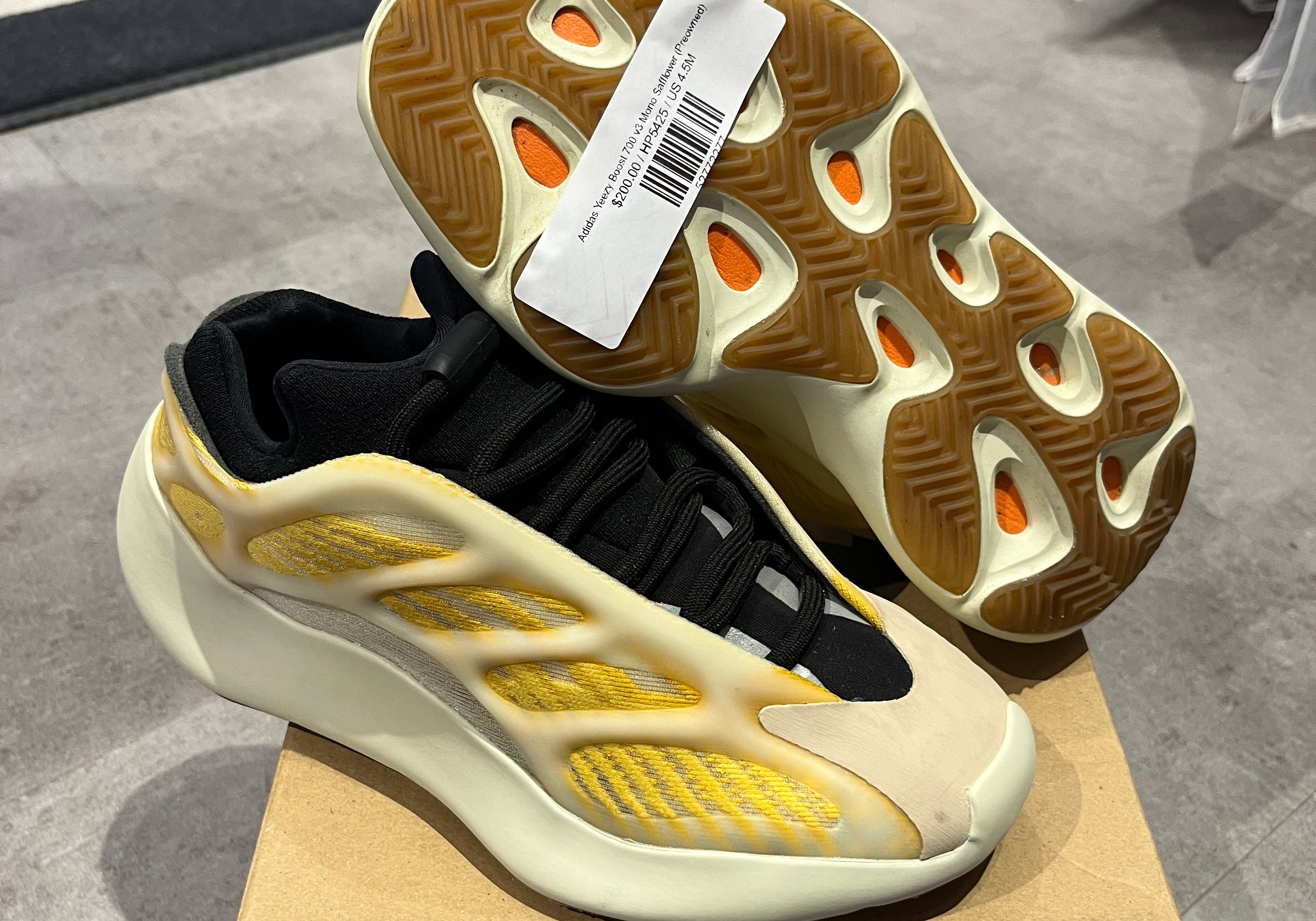 Adidas Yeezy Boost 700 v3 Mono Safflower (Preowned)