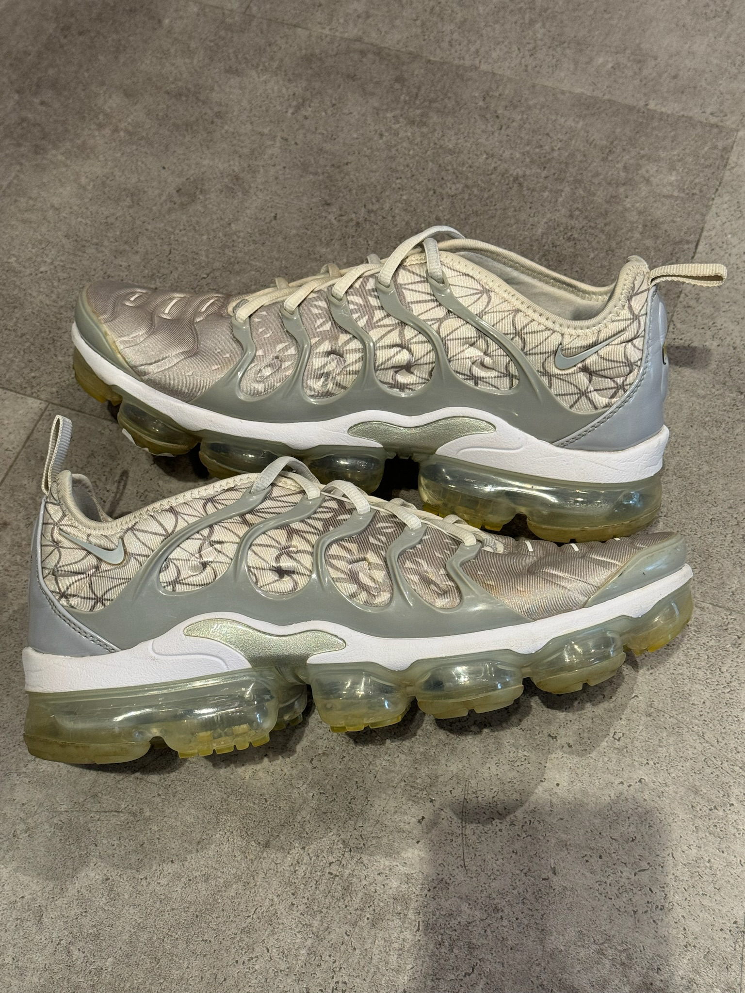 Nike Air VaporMax Plus Silver White (Preowned Size 9)