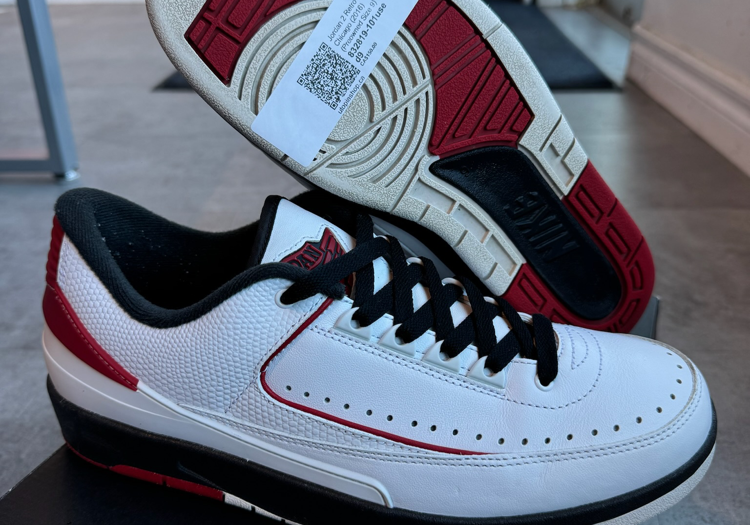 Jordan 2 Retro Low Chicago (2016) (Preowned Size 9)