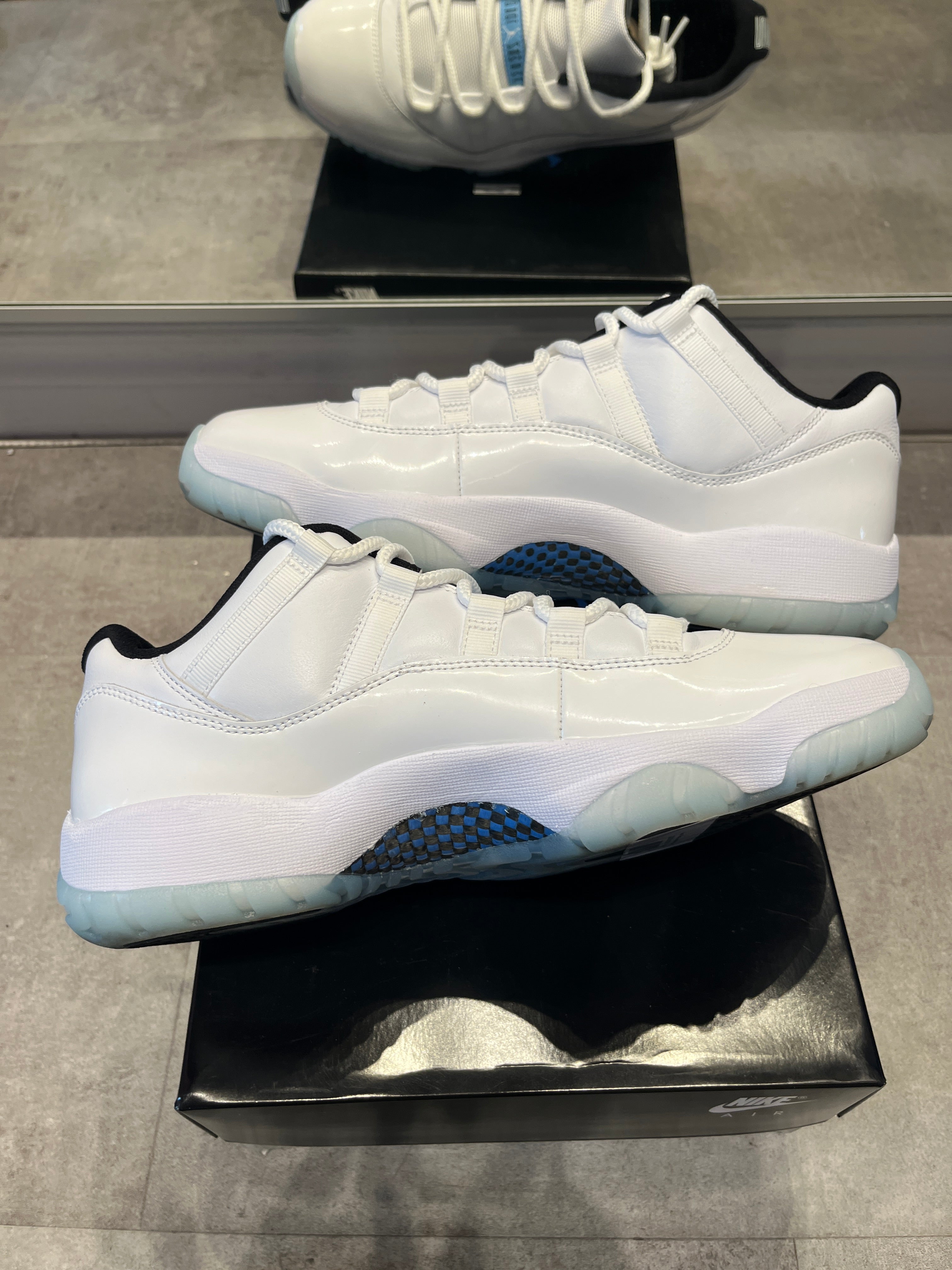 Jordan 11 Retro Low Legend Blue (Preowned Size 9.5)