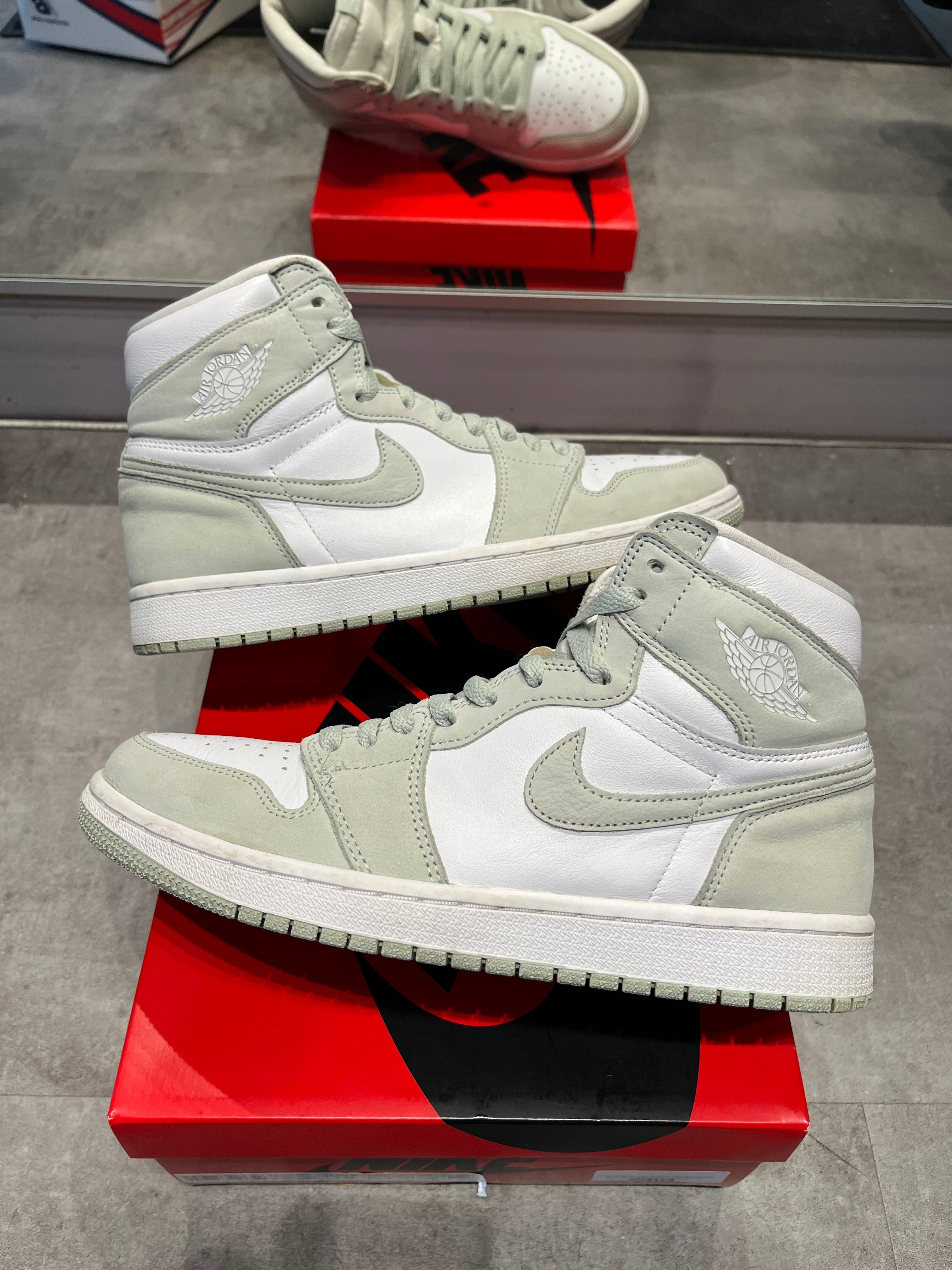 Jordan 1 Retro High Seafoam (W) (Preowned)