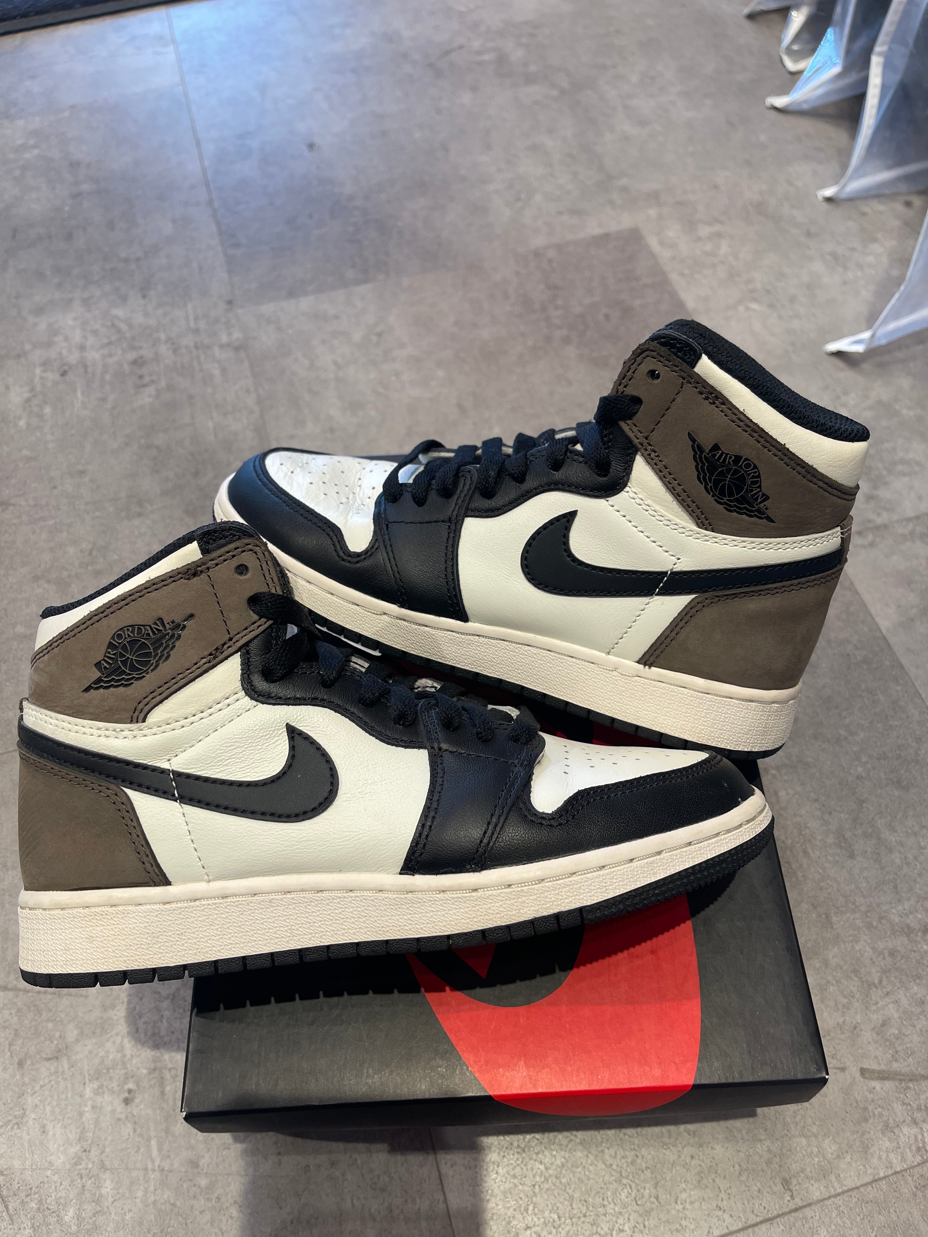 Jordan 1 Retro High Mocha (GS) (Preowned)